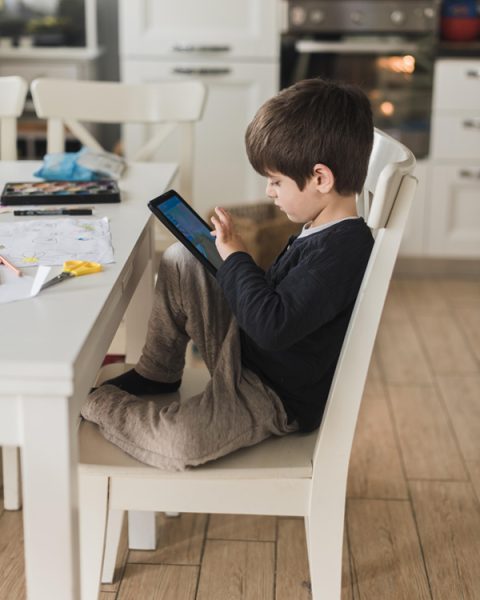 full-shot-kid-chair-with-tablet