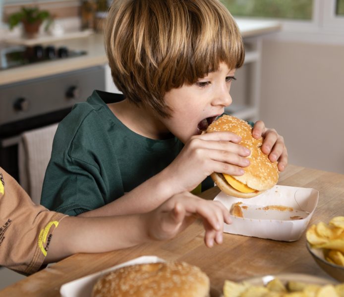 kid-eating-burger-home