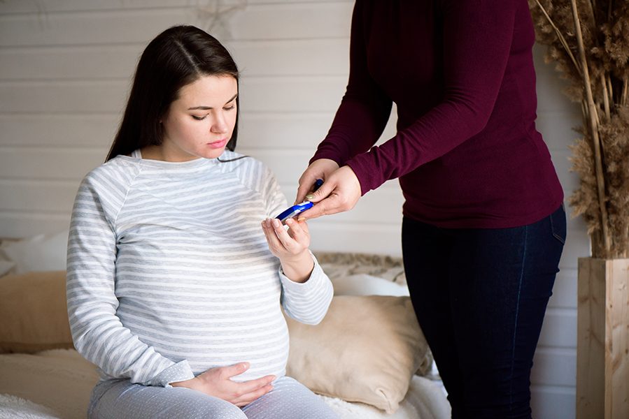 Pregnant woman checks the blood sugar, diabetes test